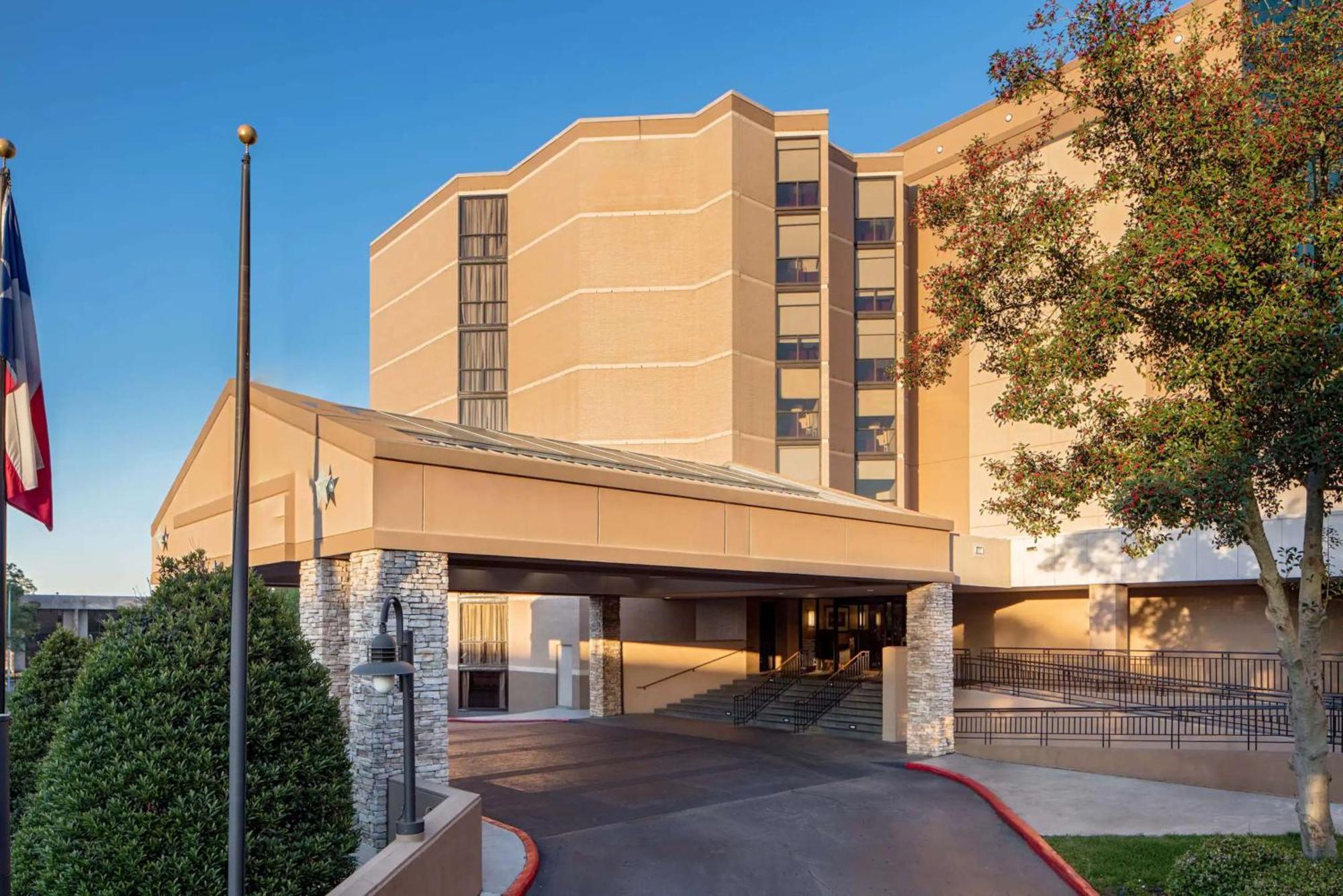 Sonesta Hotel Houston Iah Airport Exterior photo